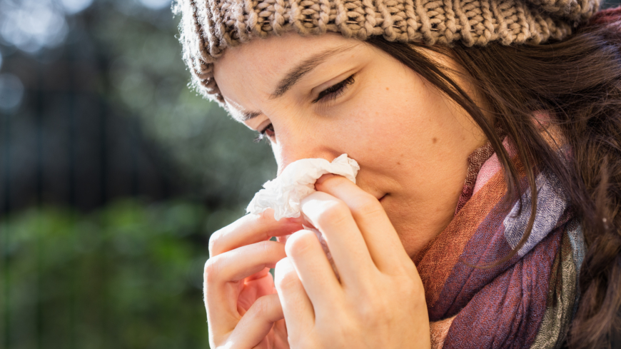 Besväras du ofta av näsblod, till exempel vid förkylning, kan det vara bra att ha blodstoppande vadd nära till hands. Foto: Shutterstock